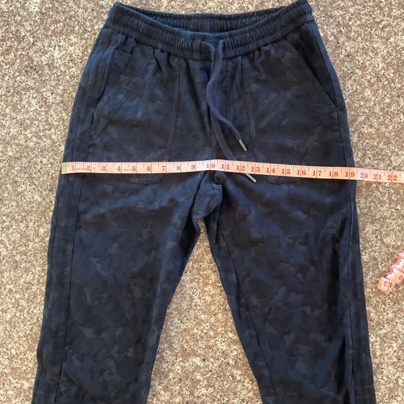 Athleta Farallon Jogger Blue Stratum Camo Size 6 Tall - Picture 4 of 8